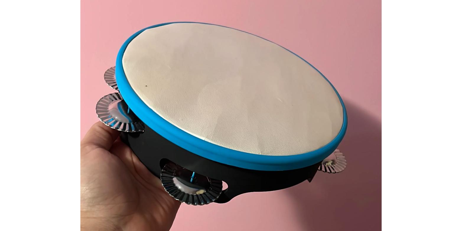 foto de la pandereta gallega tradicional impresa en 3D, terminada