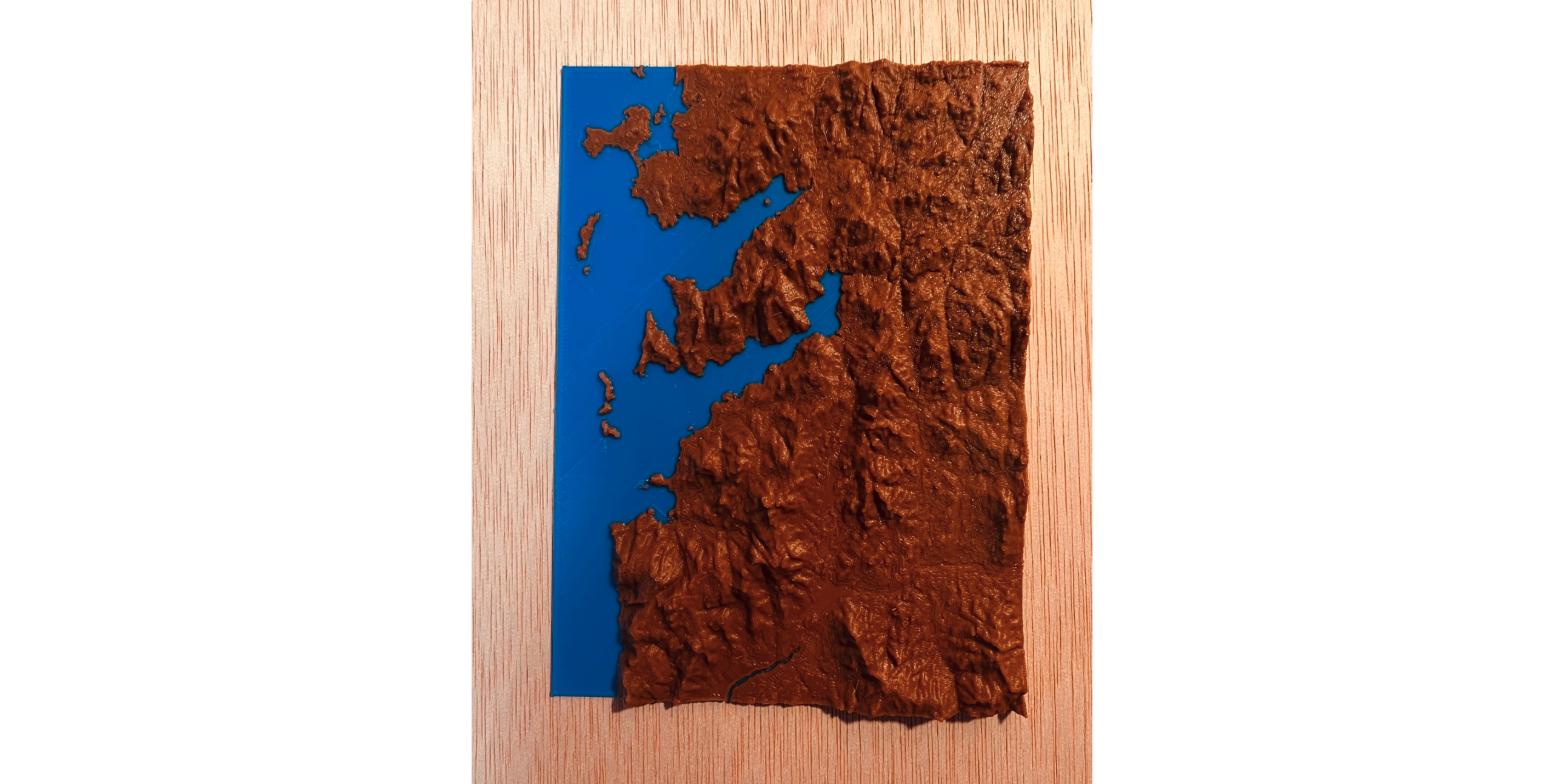 foto de autoría propia de un modelo 3D de terreno con relieve impreso